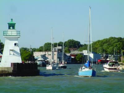 lighthouse_and_water_port_dover