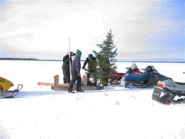 Drummond Ice Bridge Xmas Tree Install