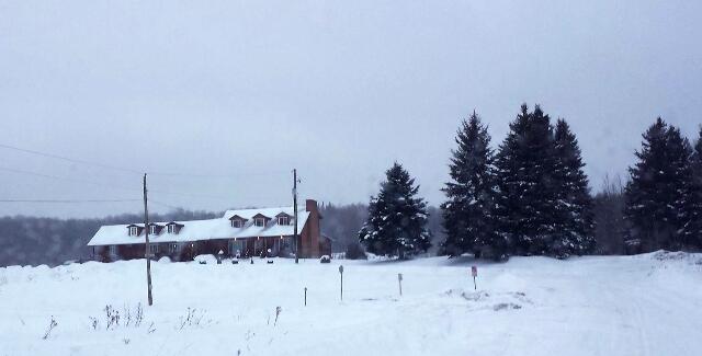 03 cedar gables welcome