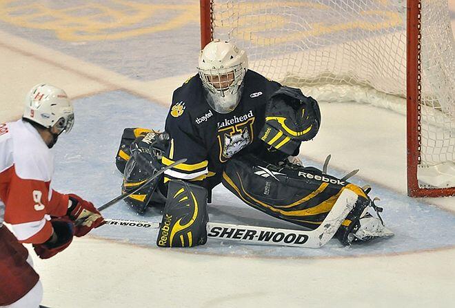 LU McGill goalie