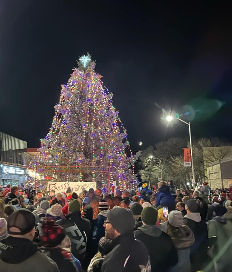 The 2023 Kenora Main St Chrismas Tree