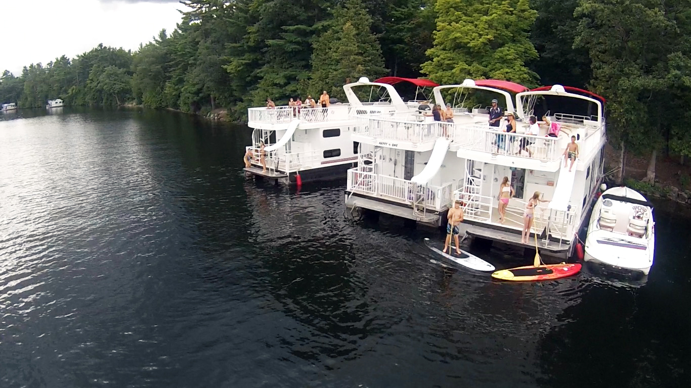 Happy Days Houseboats 3 house boats.jpg Happy Days Houseboats 3 house boats.jpg