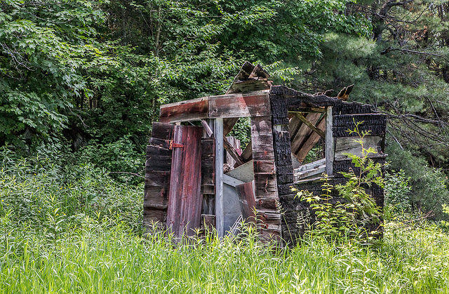 burned little red shack r