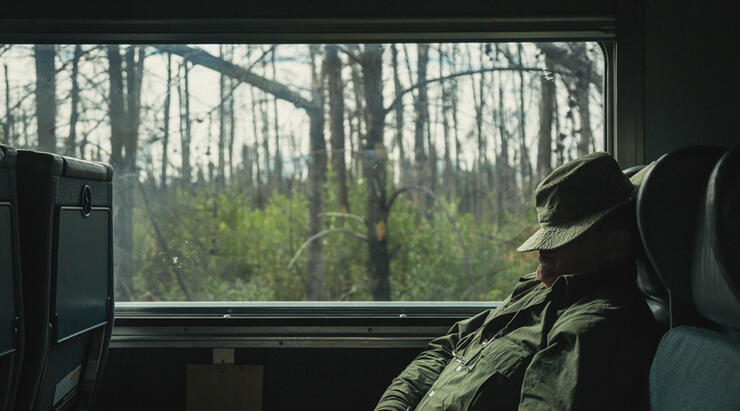 10-Ray-Mears-sleeping-on-train-