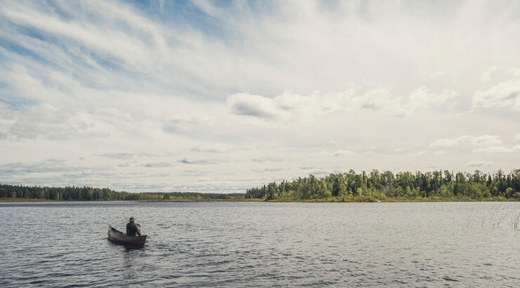 6-Canoeing-under-big-sky-