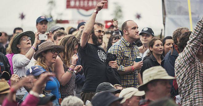 bluesfest crowd closeup 660