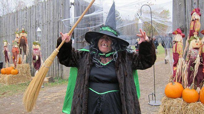 Fort Halloween witch pallisade