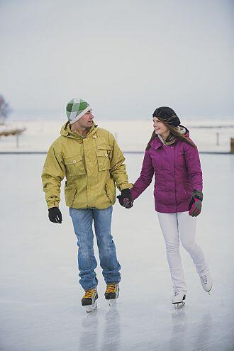 pa landing holding hands 330