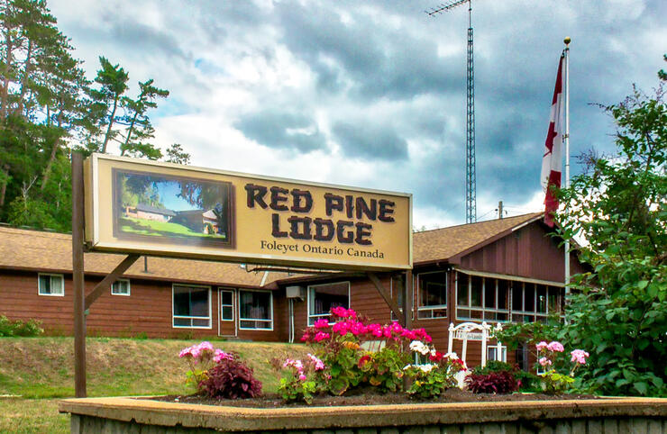 red-pine-lodge1