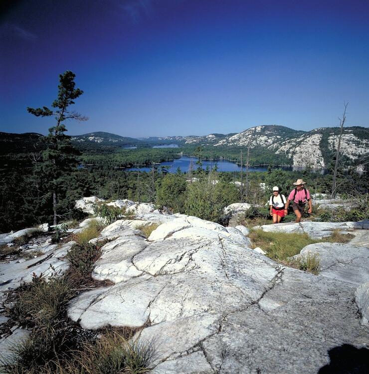 Two people coming to the top of The Crack with lake in the distance