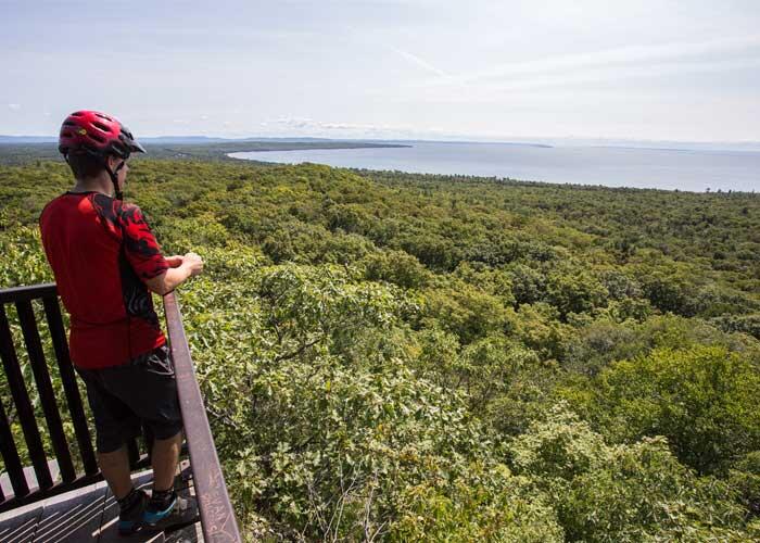 pancake bay lookout trail